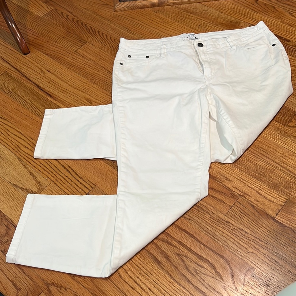 Crown and ivy white jeans size 12